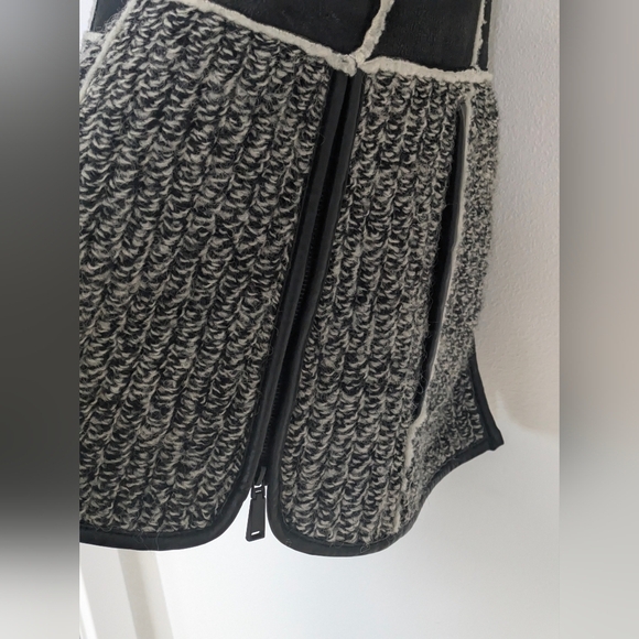 T Tahari Bias Zip Winter Vest Fur Faux Suede Winter Warm Sherpa Size XS Black - Picture 10 of 16